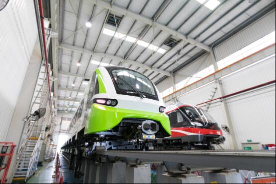 全球首列短定子直線電機(jī)商用磁浮列車株洲下線